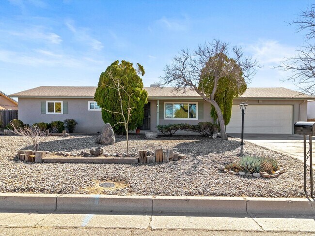 Foto del edificio - Spacious 4-Bed, 2-Bath Home | Large Backyard| Quick Access to Highway 528 and Other Routes| Pre-L...