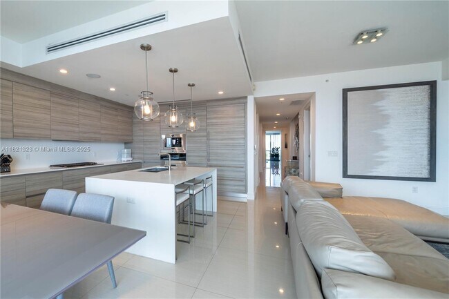 Foto del edificio - 3250 NE 188th St