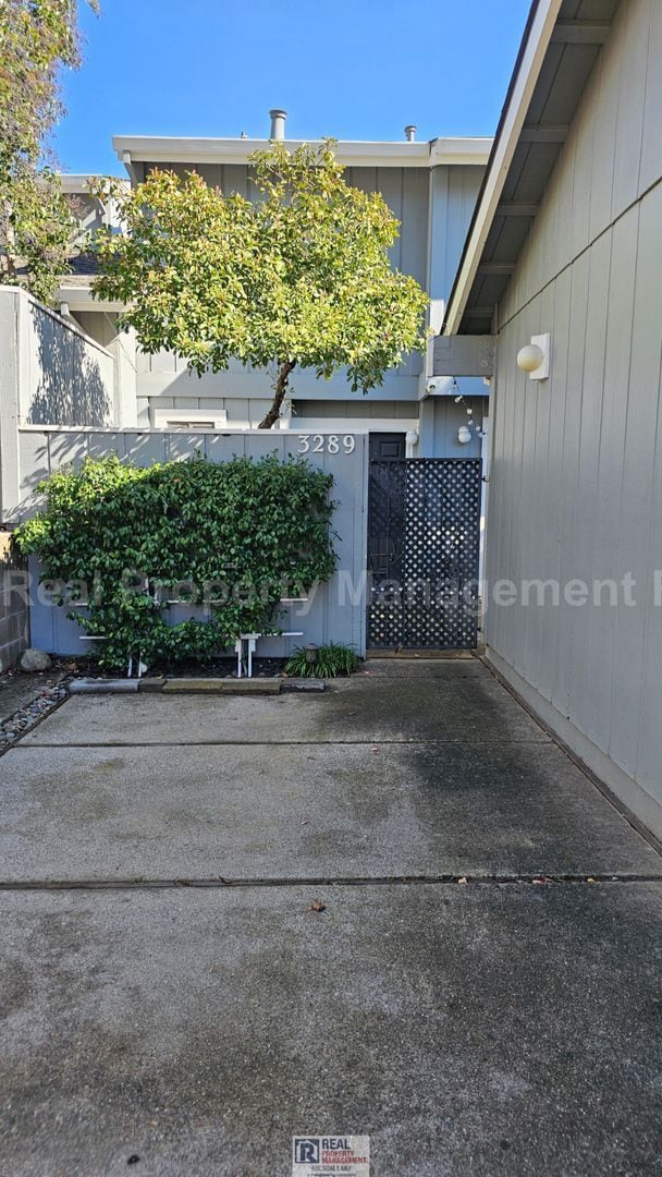 Building Photo - Coming Soon: Updated 2BR Townhome w/ Private Fenced Patio & Garage – Cameron Park