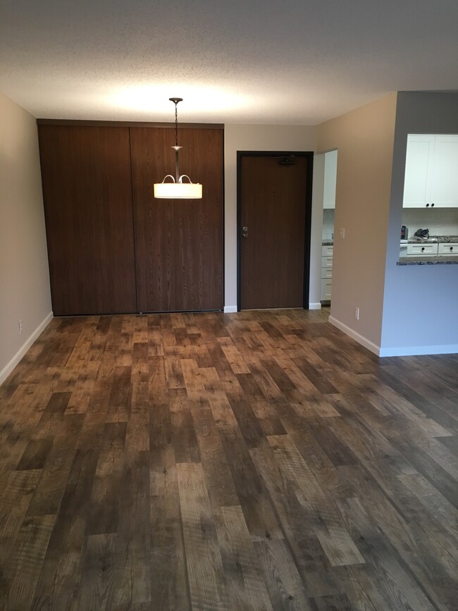 Dining room - 1887 Silver Bell Rd