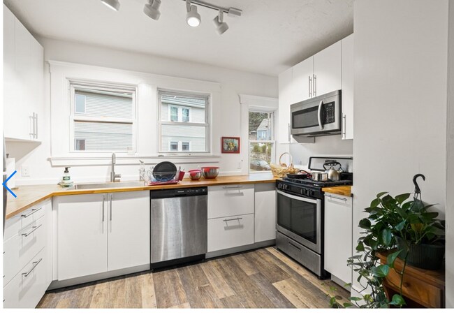 Foto del edificio - 18 Oak Hill Rd