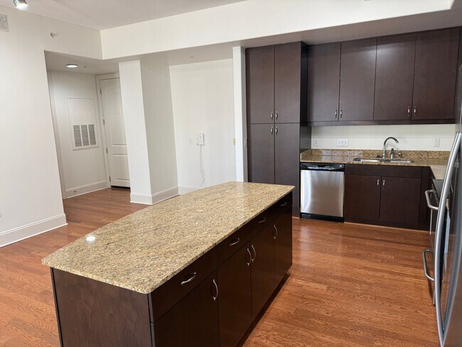 Foto del edificio - 4620 Piedmont Row Dr