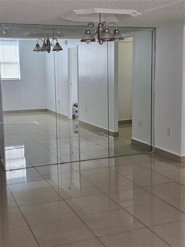 Foto del edificio - 4675 W 18th Ct