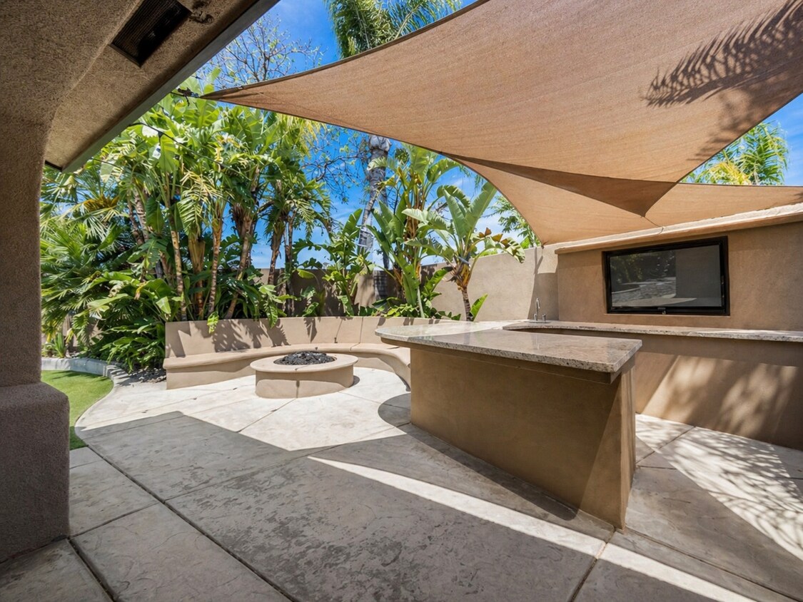 Foto del edificio - ?? Your Private Staycation Home with Resort-Style Backyard ??