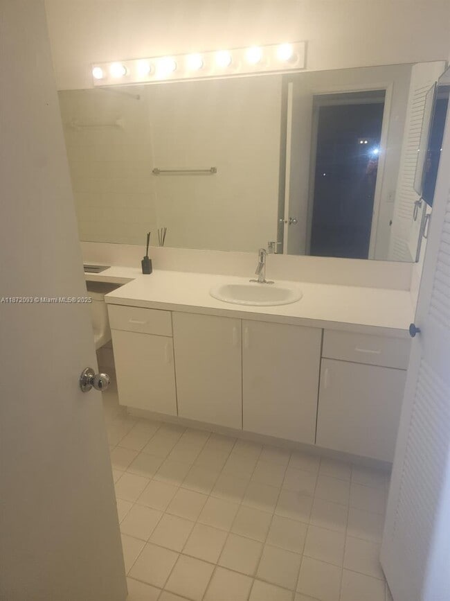 Foto del edificio - 4460 NW 107th Ave