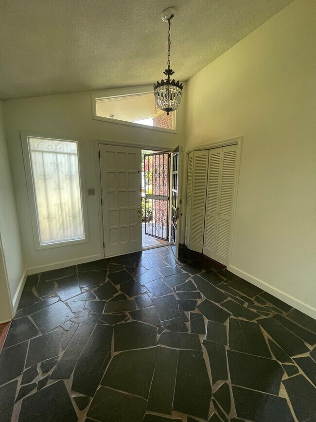 Building Photo - 3 bedroom 2 bath  Mid- Century style home! This home has a wonderful outdoor area great for Enter...