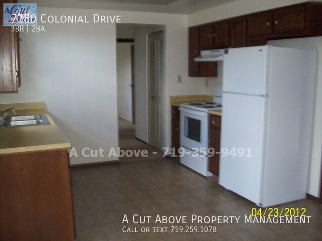 Foto del edificio - 3 Bedroom House off Fontaine and Fountain ...