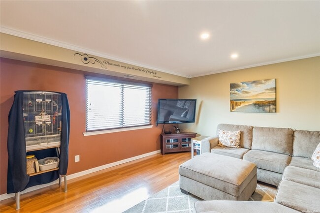 Building Photo - 48 Pointe Cir S