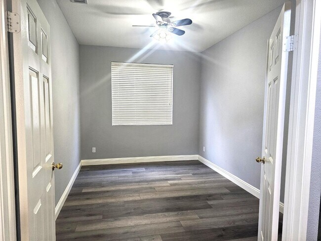 Foto del edificio - 820 Shepard Crest Dr