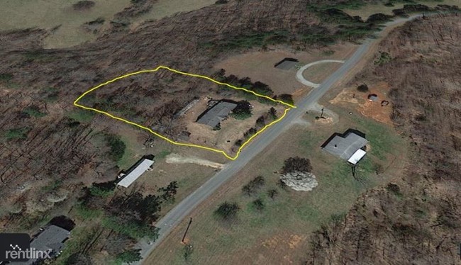 Building Photo - 3 br, 2 bath Mobile Home - 820 Mountain Ln