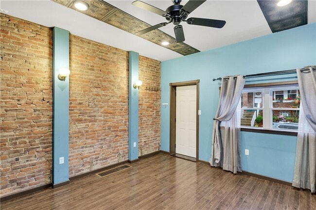 Building Photo - 297 42nd St