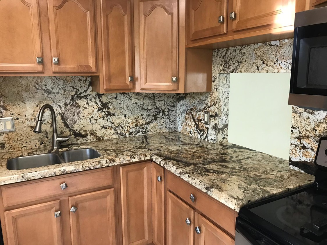 Kitchen - 109 Lake Olive Dr