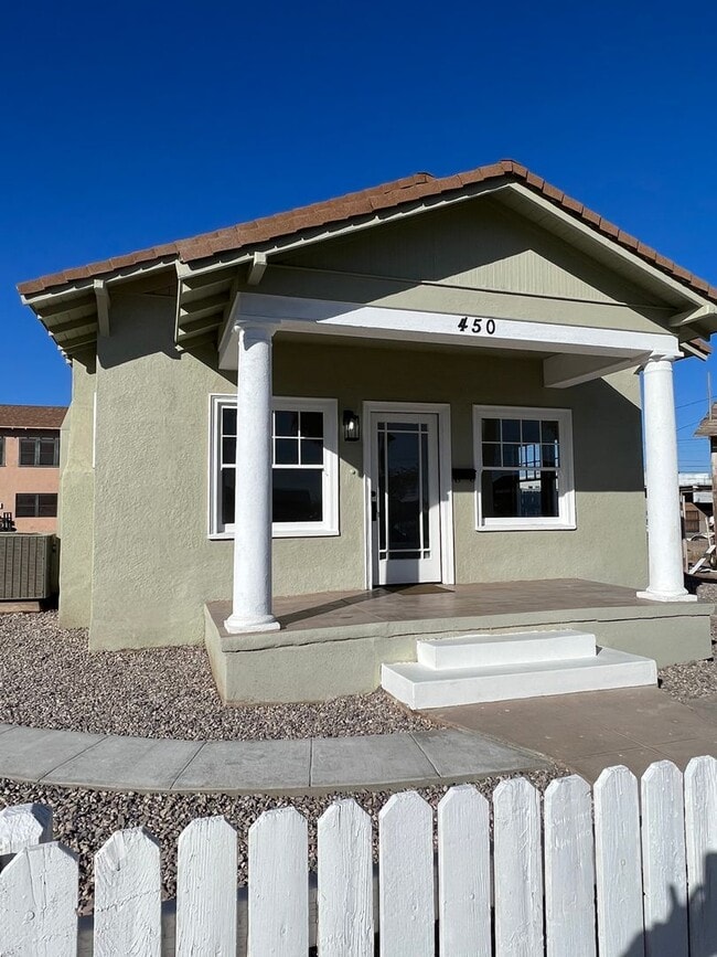 Building Photo - 450 S 2nd Ave