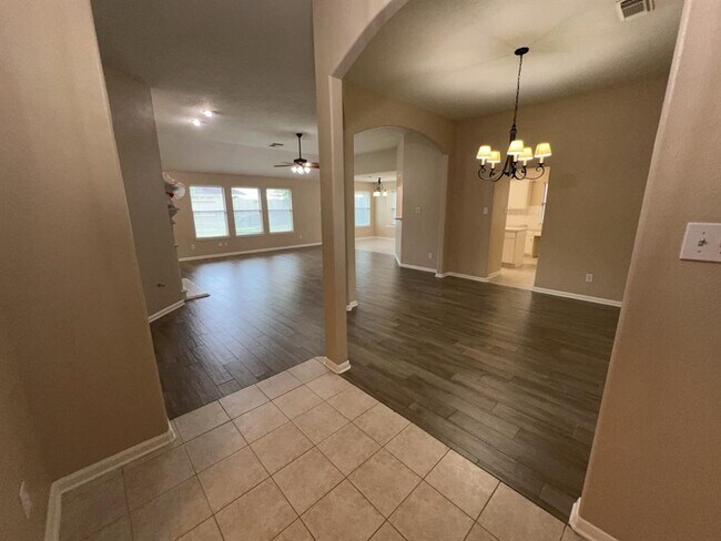 Foto del edificio - 2407 Daneswood Ct