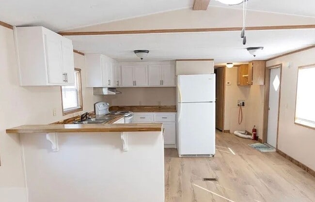 Building Photo - 2 Bed/1 Bath Mobile Home