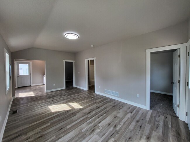 Foto del edificio - Beautifully renovated East side home with ...