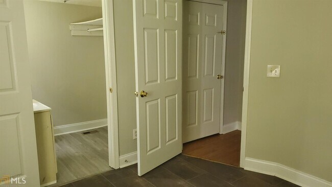 Building Photo - 6327 Cooper St