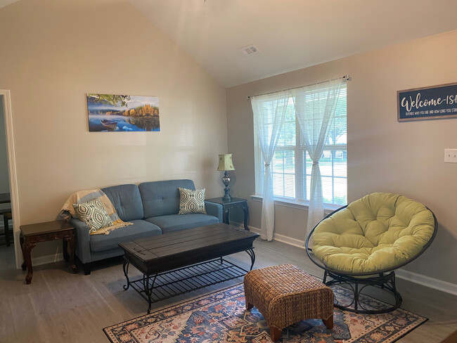 Foto del edificio - Room in House on Rucker Cliff Dr