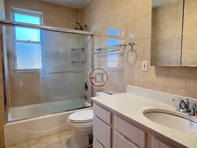 Foto del edificio - 2529 Laconia Ave