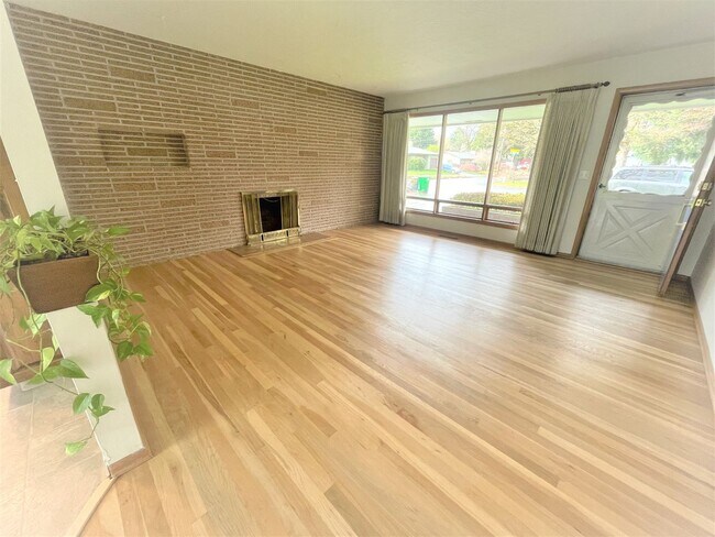 Foto del edificio - 3+ bedroom, two-bath, single family home w...