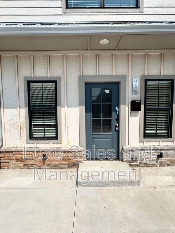 Foto del edificio - 614 W 2nd St