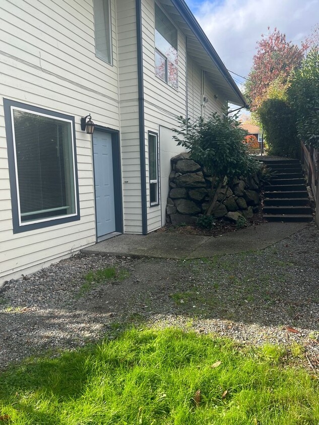 6015 Dexter Ave Unit B, Everett, WA 98203 Room for Rent in Everett