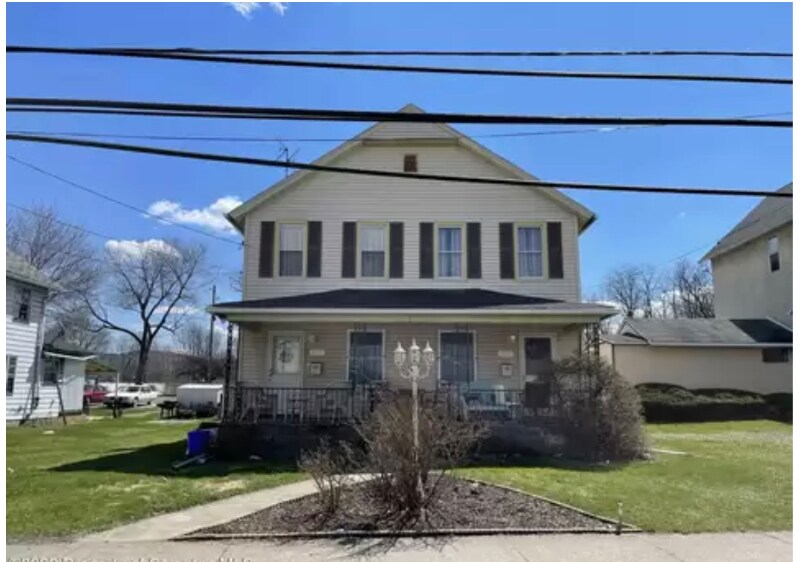 11171119 S Main St, Taylor, PA 18517 Room for Rent in Taylor, PA