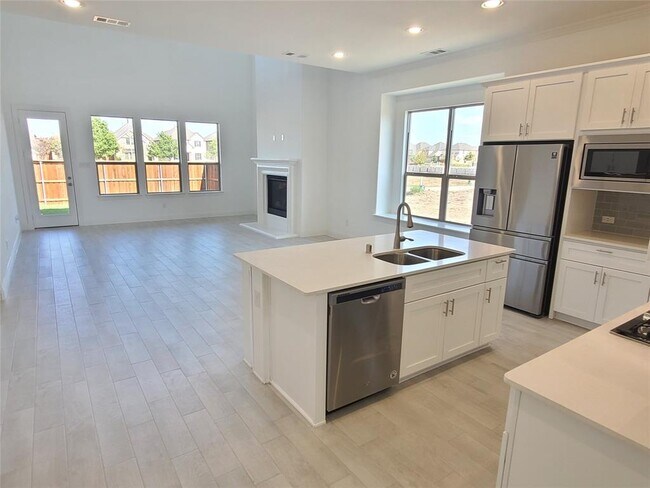 Foto del edificio - 12758 Royal Oaks Ln