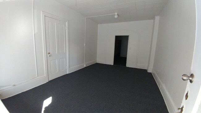 Building Photo - 105 E Main St