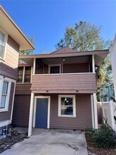 Building Photo - 622 Earle Ave N