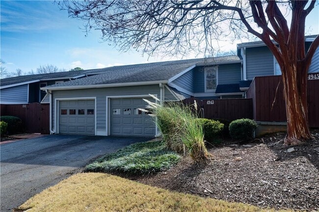 Building Photo - 4943 Meadow Ln