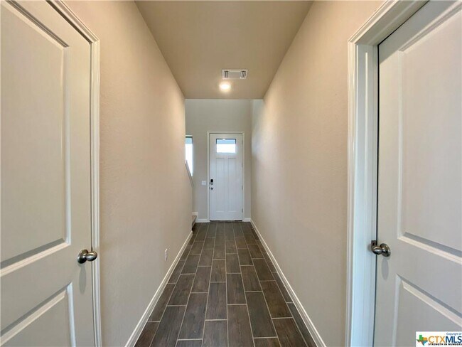 Foto del edificio - 1063 I-35