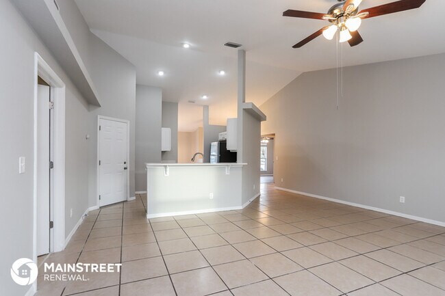 Building Photo - 5705 33rd Dr E