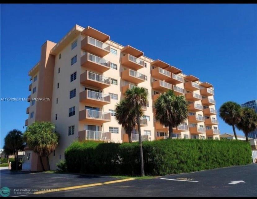 Foto principal - 2200 E Hallandale Beach Blvd