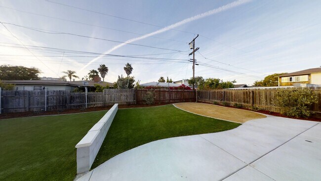 Foto del edificio - 5608/5610 Dorothy WAY