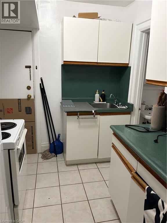 Photo du bâtiment - 92 Sanford Ave S