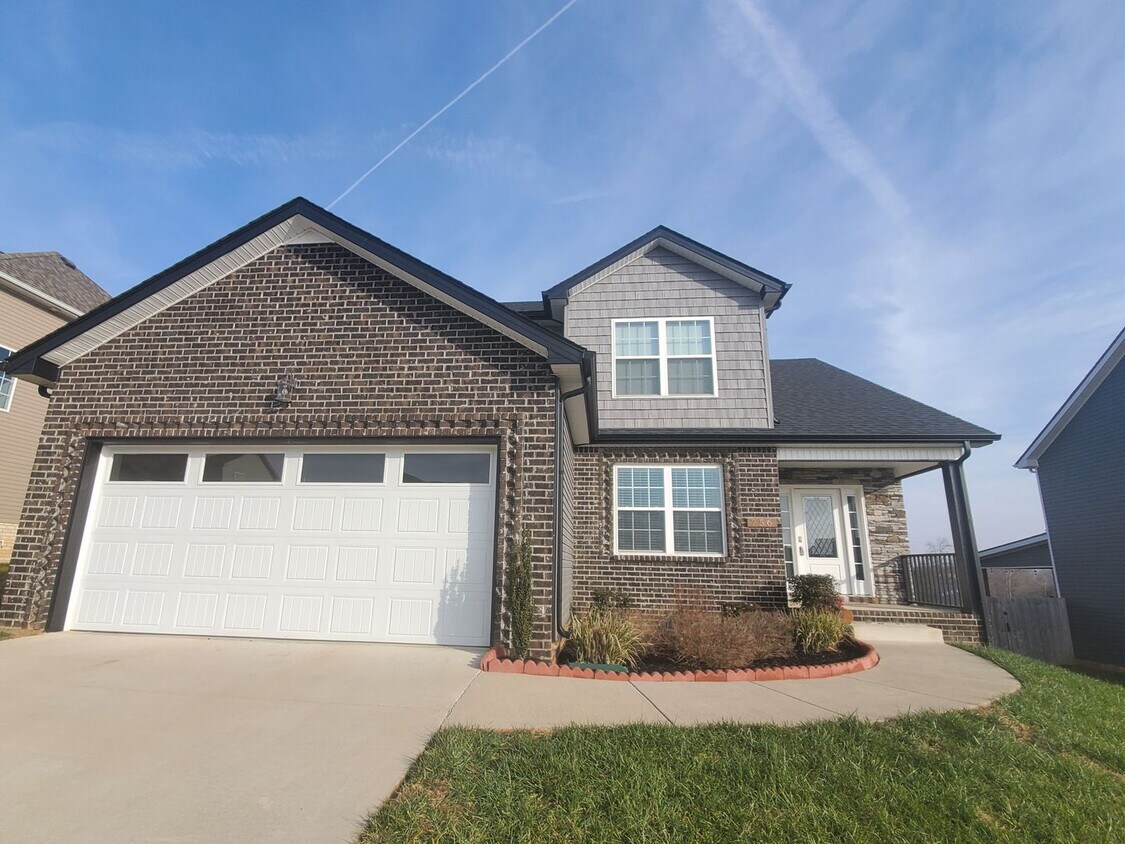 Foto principal - Executive 3 Bed 2.5 Bath with Bonus Home