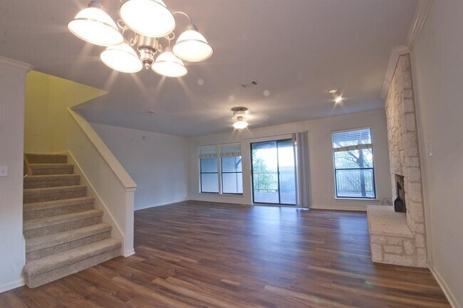 Foto del edificio - 1922 Holly Hill Dr