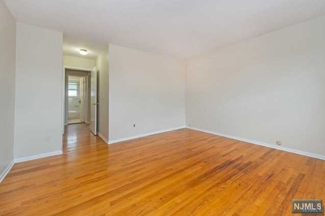 Foto del edificio - 325 Grantwood Blvd