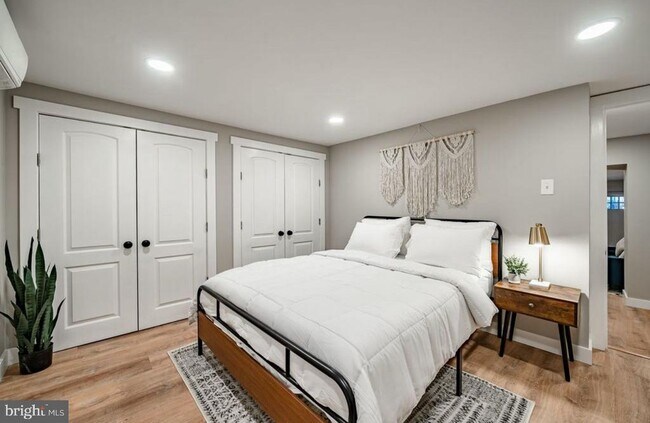 Foto del edificio - 221 W 6th St