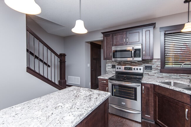 Building Photo - Portage Townhomes