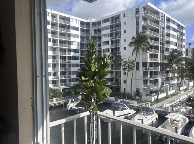 Photo - Serenity On The River Apartment