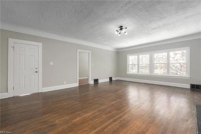 Building Photo - 3306 E Overlook Rd