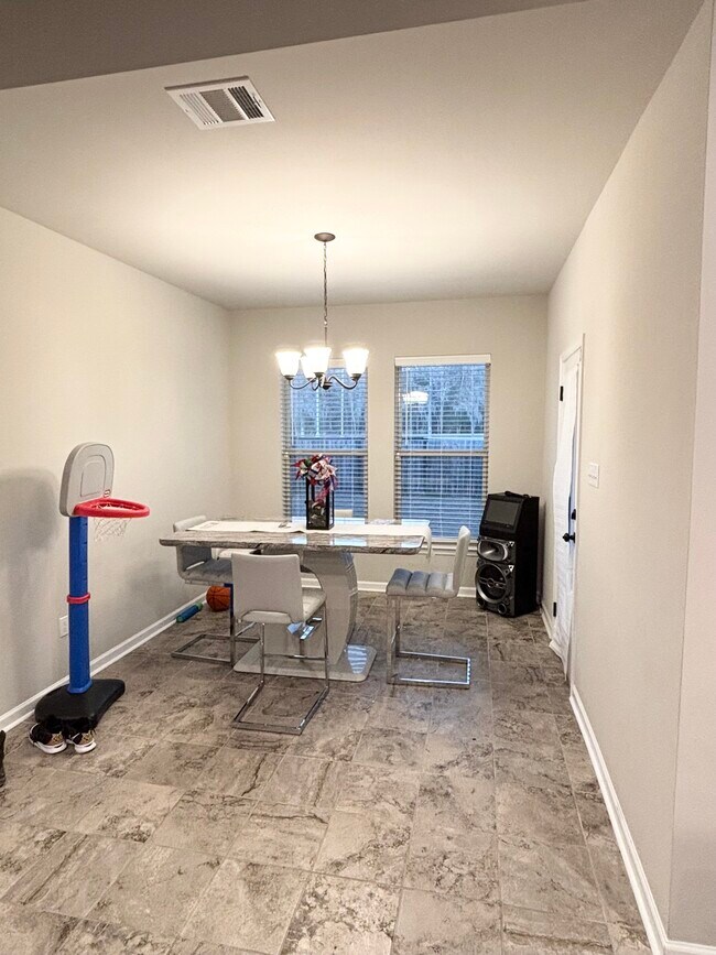 Foto del edificio - 5037 Park Shore Dr