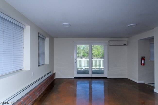 Building Photo - 214 Woodcliff Ave