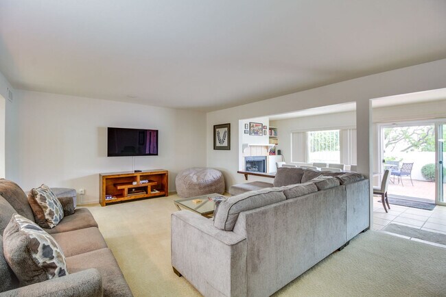 Foto del edificio - 5026 N Crestridge Dr