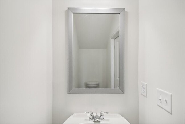 Building Photo - Fantastic 3bd/2ba home! Let yourself in!