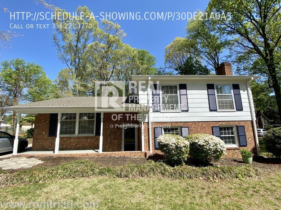 Primary Photo - Spacious & updated 4BR/2.5BA Home in Green...