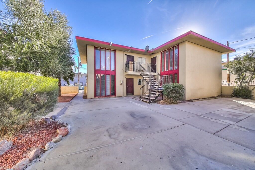 Primary Photo - 2556-2576 Van Patten St