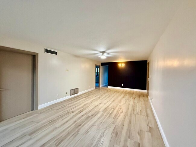 Building Photo - 2050 Oleander Blvd